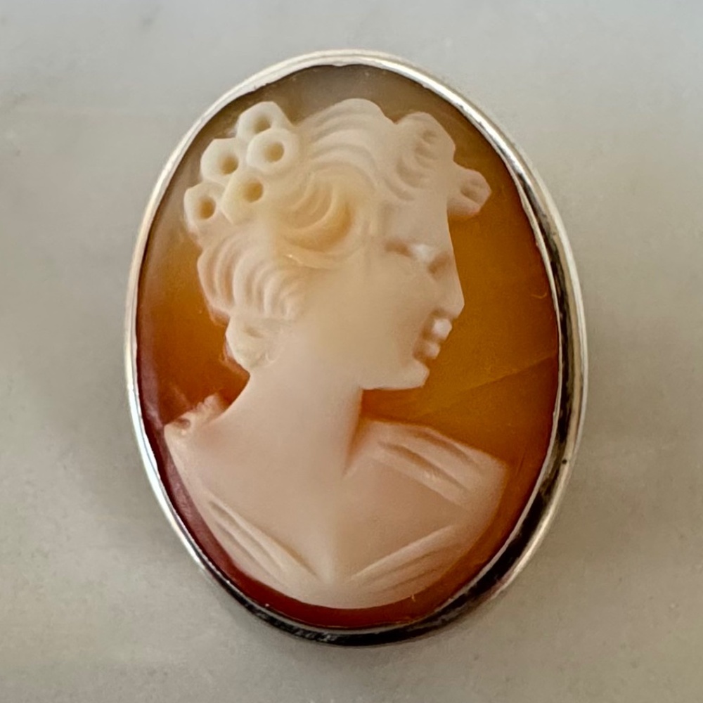 Antique 800 Silver Carved Shell Cameo Oval-Shaped Brooch Pendant